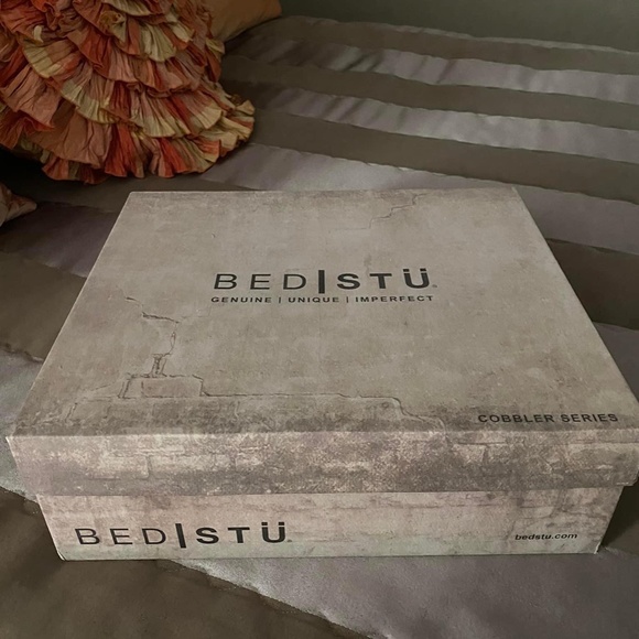 Woman’s boots - Picture 4 of 5